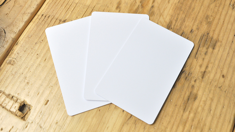 真っ白なプラスチックカード クレジットサイズ
